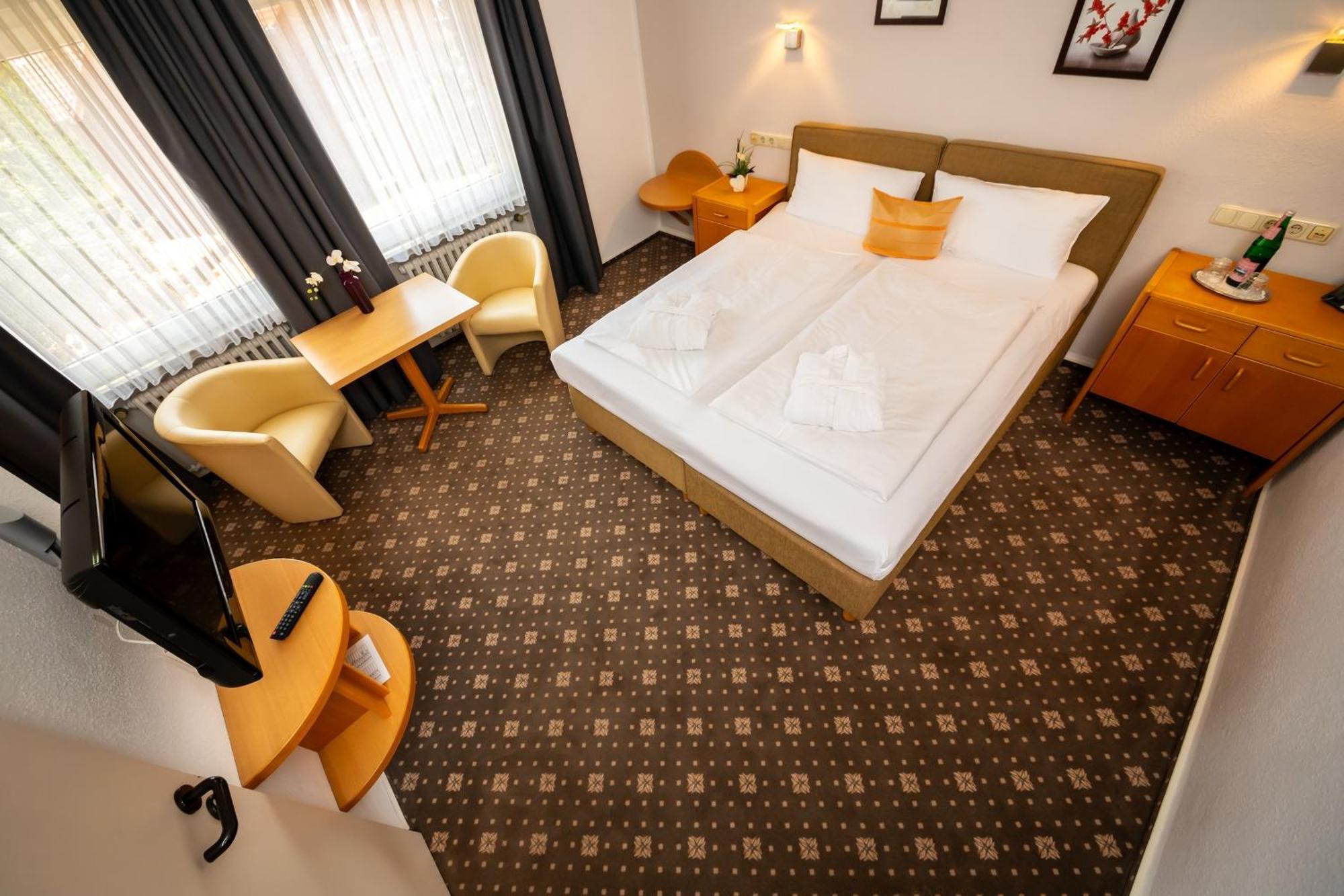 b-vier Hotel Bad Driburg Zimmer foto