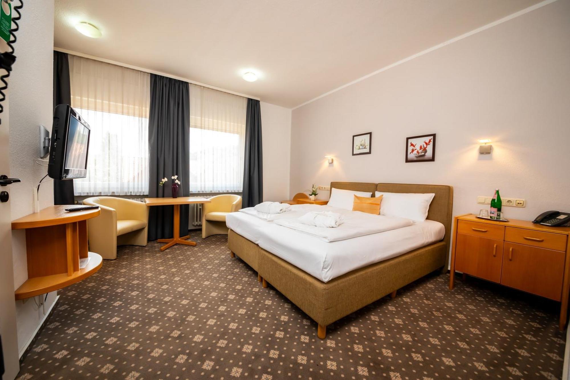 b-vier Hotel Bad Driburg Exterior foto