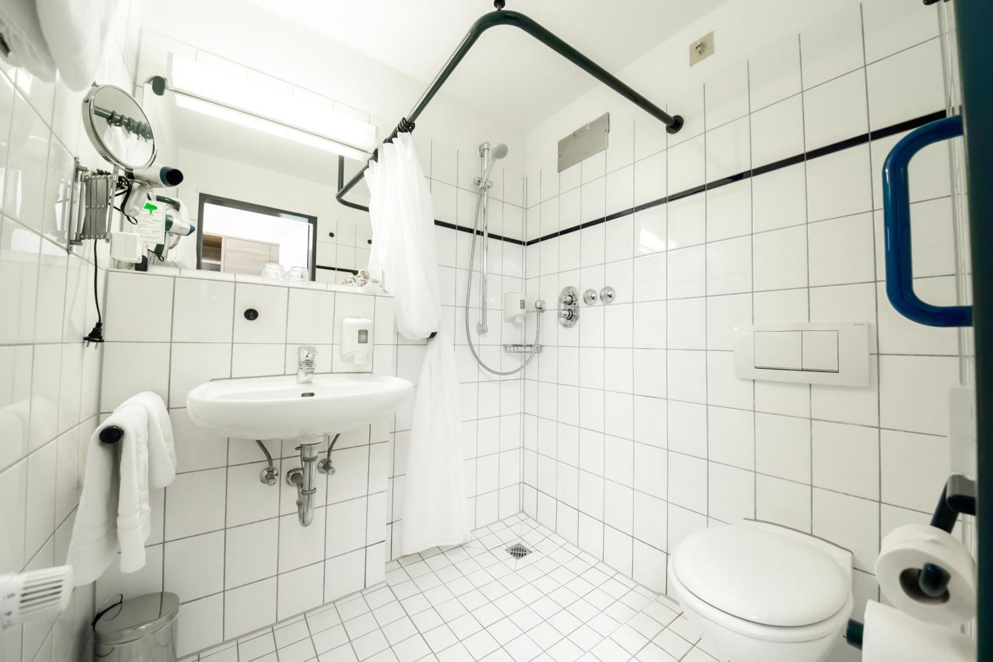 b-vier Hotel Bad Driburg Zimmer foto